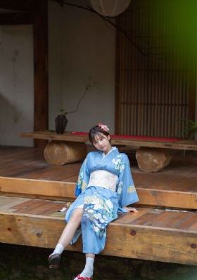 伸到同桌胸罩里摸她奶_BD电影免费在线